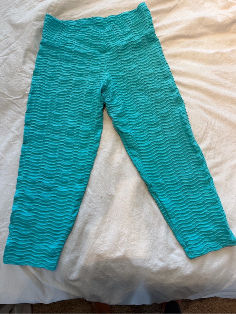 Booty by Brabants Original Textured Capri Leggings in Bright Teal